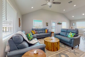 TV - Bay View, Private Pool, Parking for 4 (Port Aransas)