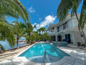 A heated pool, pool loungers - Sunset Seeker~ On Gulf of Mexico, Pool & 35 (Marathon)