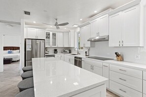 Fridge, microwave, oven, stovetop - Sunset Seeker~ Oceanfront, Pool & Hot Tub! (Marathon)