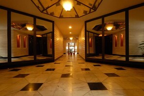 Interior entrance - Hotel Arif Castle (Nainital)