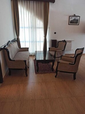 Egyptian cotton sheets, premium bedding, free WiFi, bed sheets - Hotel Arif Castle (Nainital)