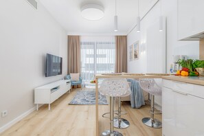 Superior Apartment | 1 bedroom, premium bedding, laptop workspace, iron/ironing board - Seaside Apartamenty Shelter Rogowo (Trzebiatow)