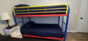 4 dormitorios, tabla de planchar con plancha, wifi y ropa de cama