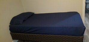 4 habitaciones, tabla de planchar con plancha, wifi y ropa de cama