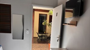 ميني بار وواي فاي مجانًا وملاءات أسرّة