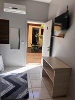 Minibar, wifi gratis y ropa de cama 