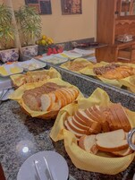 包含每日自助早餐