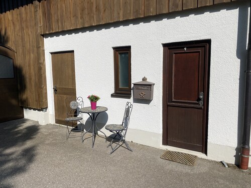 Ferienwohnung + Pferde-Boxen auf dem Bauernhof idyllisch im Allgäu / Kaufbeuren
