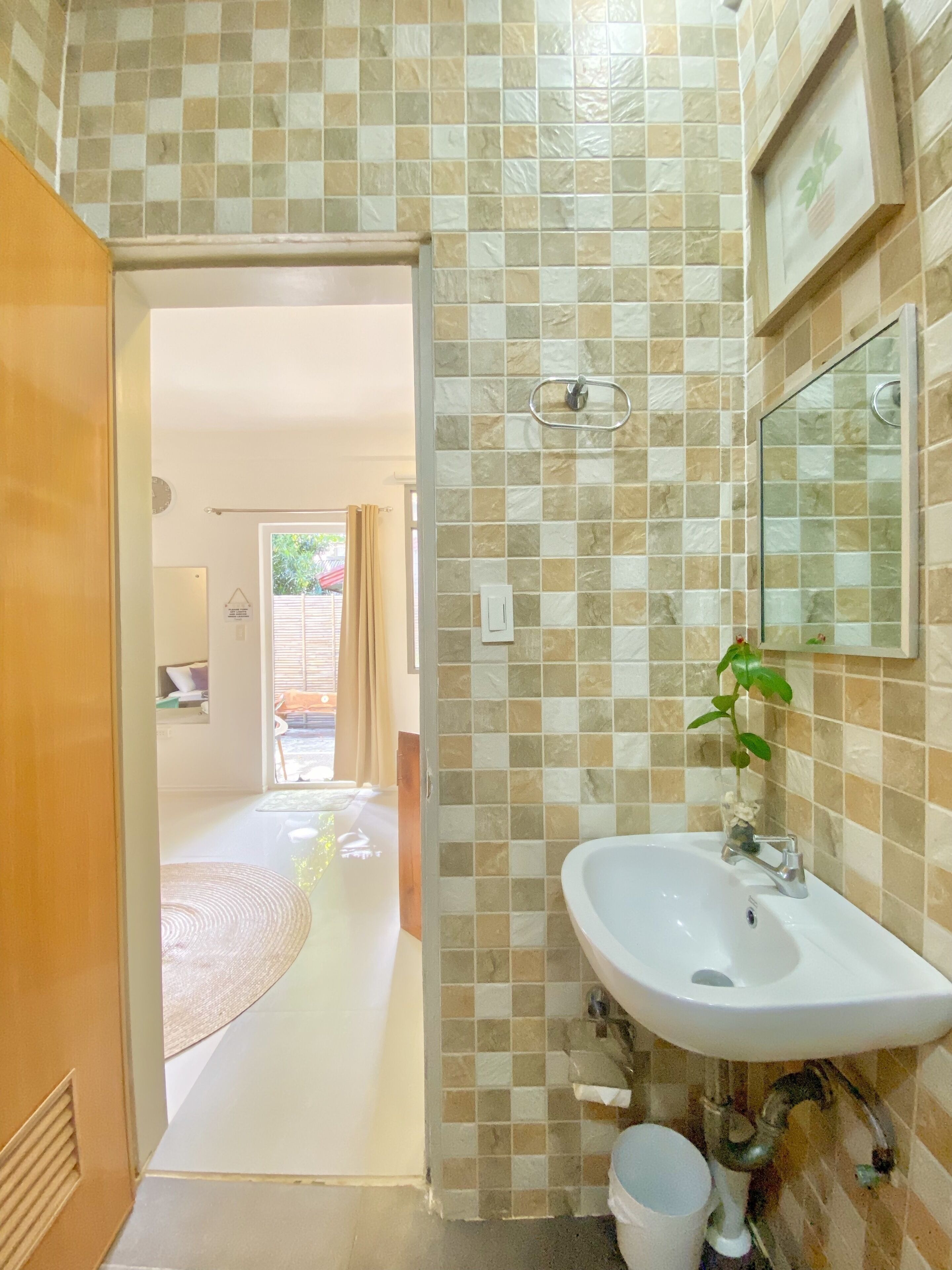 superior studio suite, non smoking, garden view | bathroom | shower, rainfall showerhead, free toiletries, hair dryer