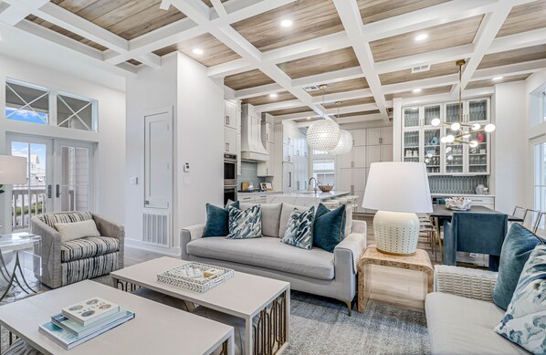 Smart TV, chimenea, reproductor de DVD y libros 