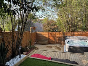 Outdoor spa tub - Peter Pan, Brand-new & splendid  flat near Disney (Coupvray)