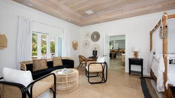 3 quartos, escrivaninha, ferros/tábuas de passar roupa