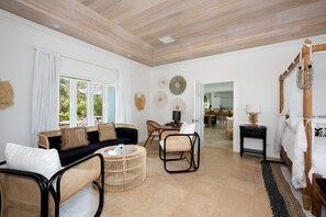 3 bedrooms, desk, iron/ironing board, free WiFi