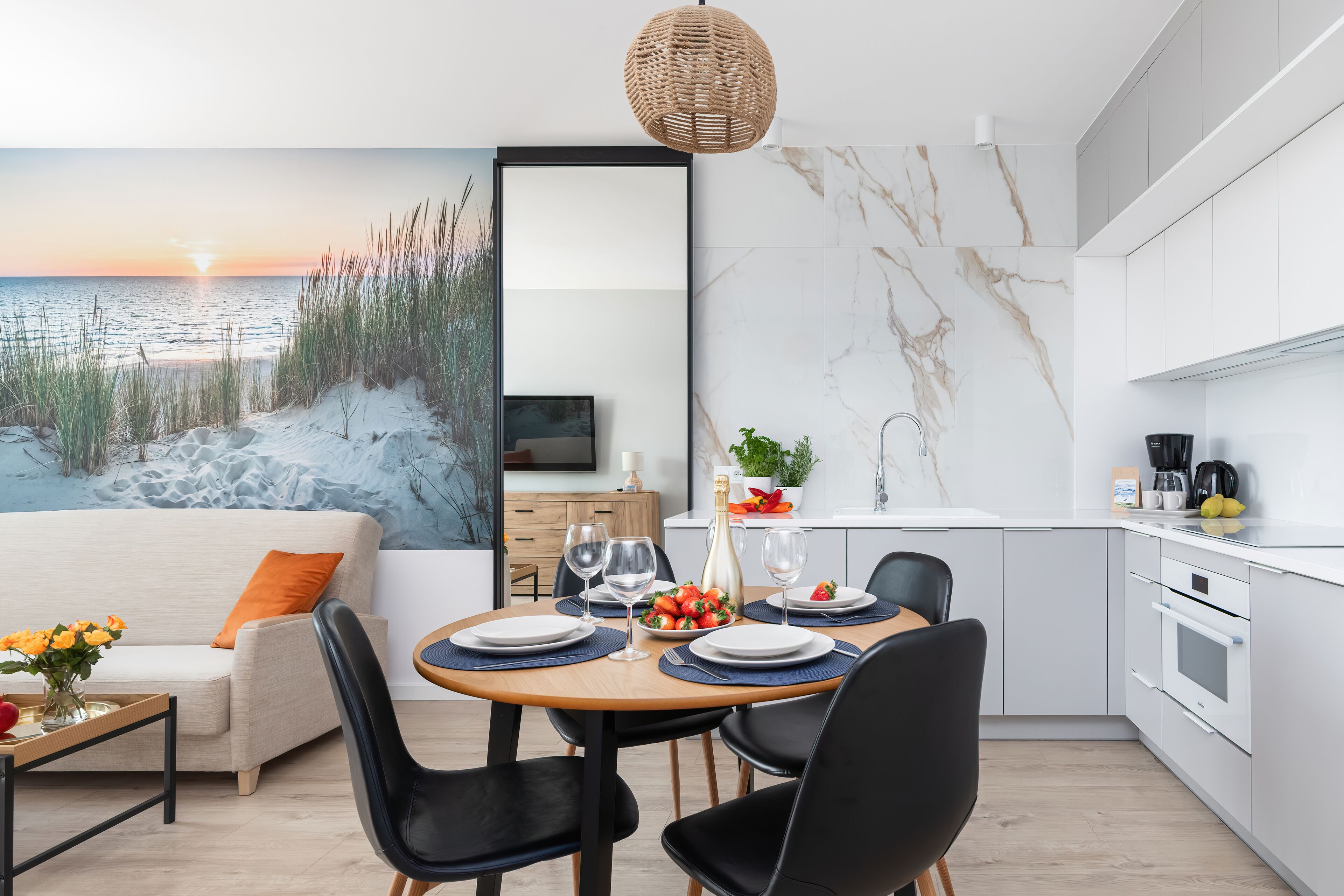 Superior-Apartment | Essbereich im Zimmer