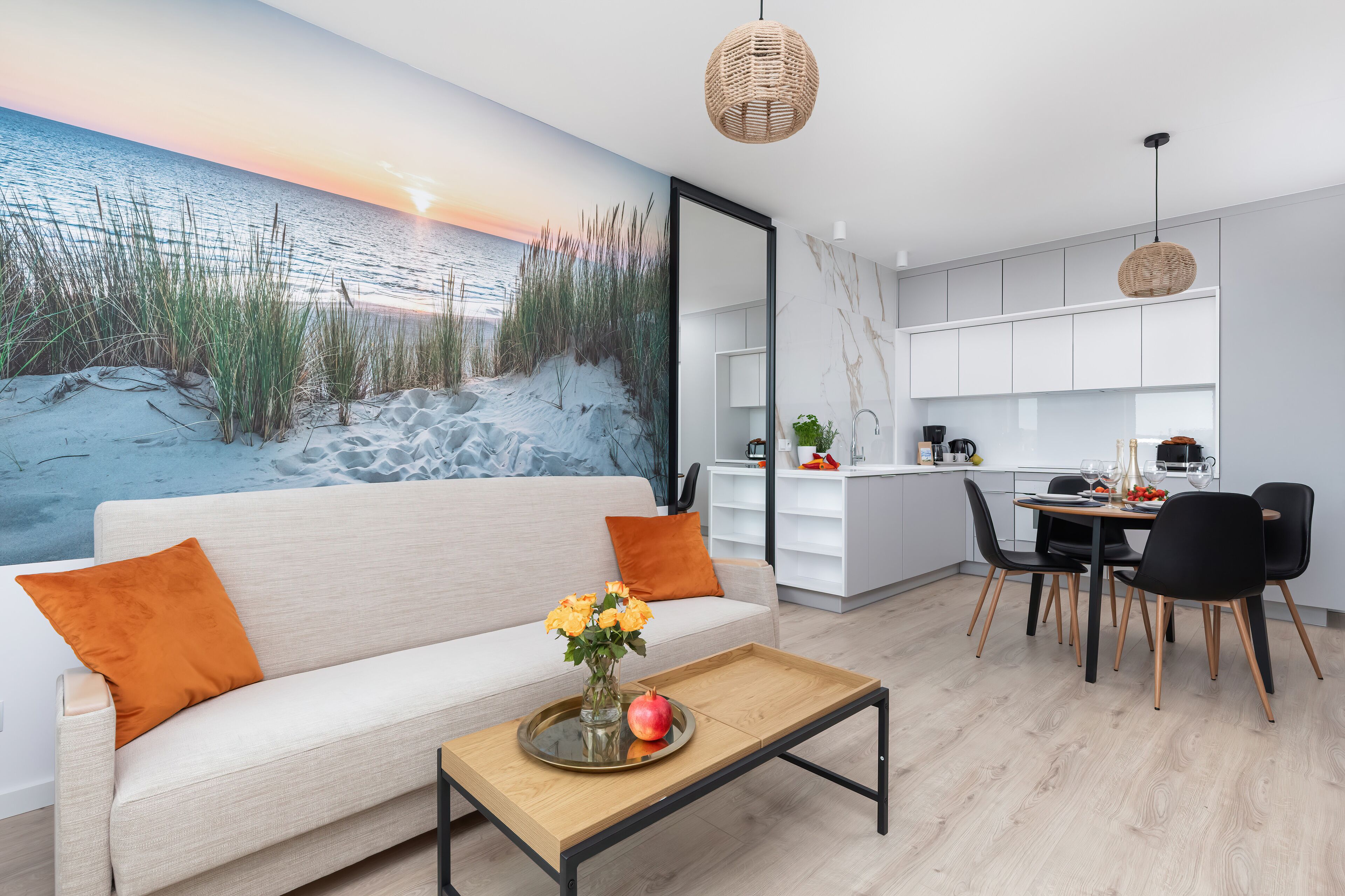 Leilighet – superior | Oppholdsområde | En 50-tommers LED-TV med Parabol-TV samt TV