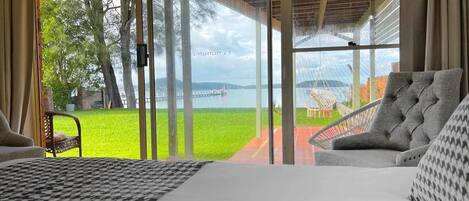 6 bedrooms, iron/ironing board, WiFi, bed sheets