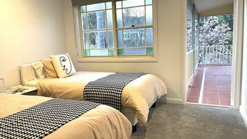 6 bedrooms, iron/ironing board, WiFi, bed sheets