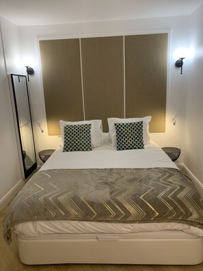 3 chambres, bureau, fer et planche à repasser, accès au Wi-Fi (inclus)