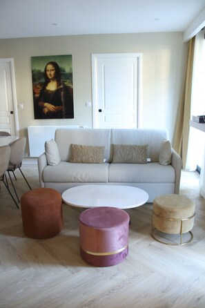 Téléviseur connecté, table de ping-pong