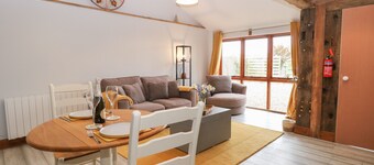 บี แฮปปี้ บาร์น