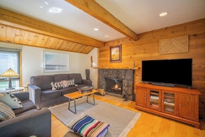TV, fireplace