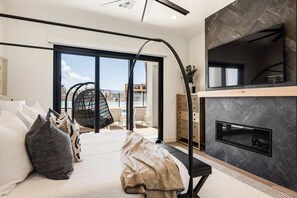 7 dormitorios, escritorio, tabla de planchar con plancha y cuna de viaje