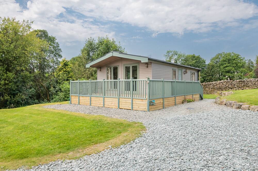 Copse Lodge - a holiday lodge that sleeps 2 with an en-suite