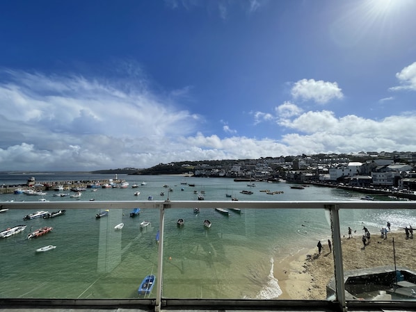 On the beach - Crows Nest - panoramic views of St Ives Harbour (St Ives)