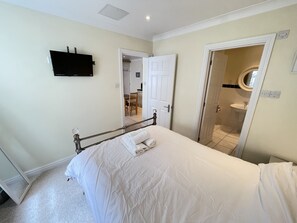 1 chambre, fer et planche à repasser, accès au Wi-Fi (inclus)