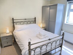 1 dormitorio, tabla de planchar con plancha, wifi gratis y ropa de cama