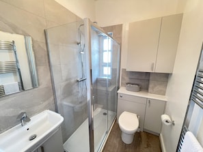 Bathtub, hair dryer, towels