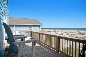 Property grounds - Rest A Shored: Spacious oceanfront home with breathtaking views throughout! (Oak Island)