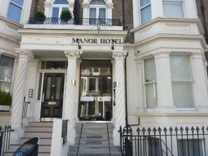 Exterior - Manor Hotel (London)