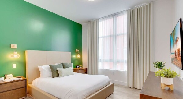 1 bedroom, desk, iron/ironing board, travel crib - Rooftop Pool + Gym|Hollywood Beach Broad–walk (Hollywood)
