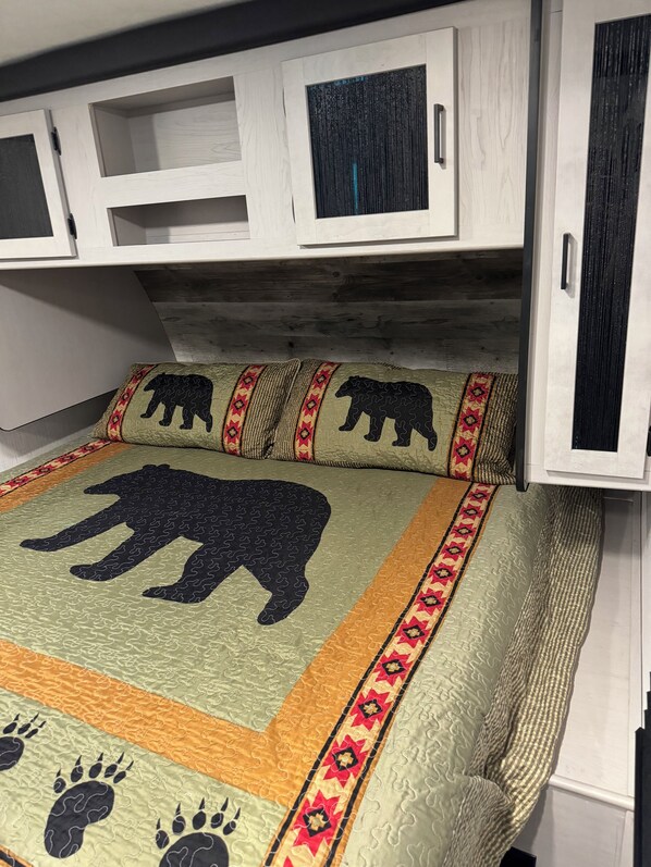 2 bedrooms, free WiFi, bed sheets - Crook Mountain View rental (Whitewood)