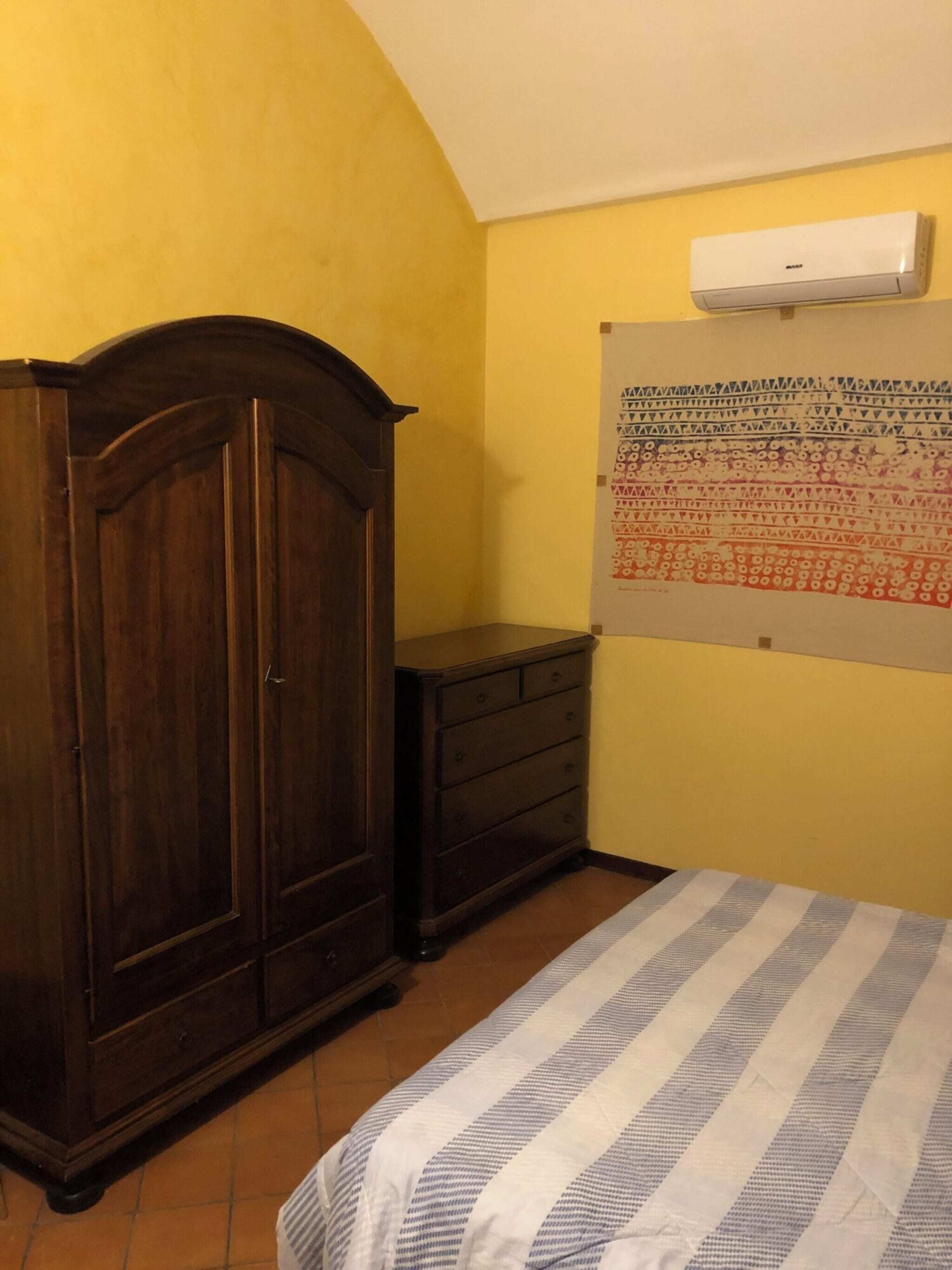 2 bedrooms, desk, travel cot, free WiFi