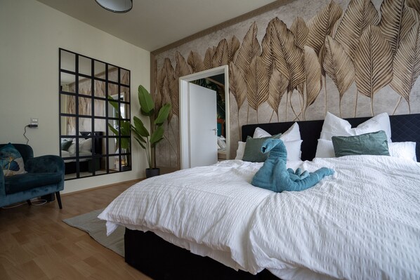 2 Schlafzimmer, Schreibtisch, Bügeleisen/Bügelbrett, Reisekinderbett