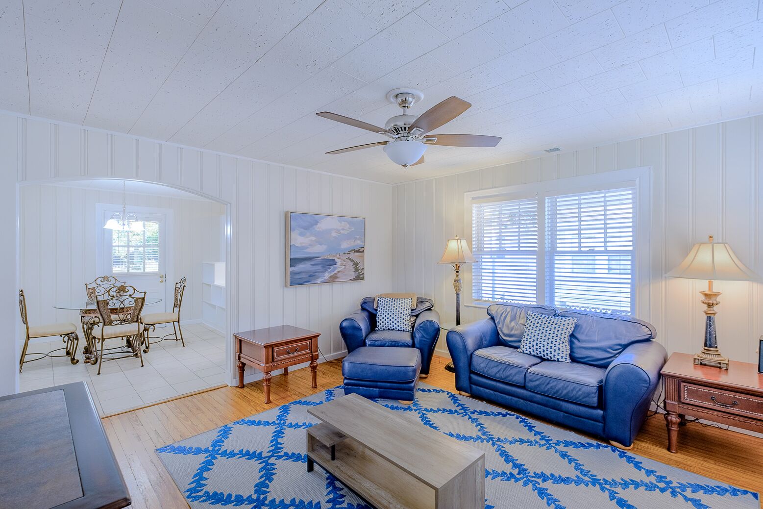Cozy 2 Bedroom/ 1 Bath Home Located Blocks From Downtown Biloxi and the Beach