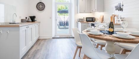 微波炉、烤箱、炉灶、洗碗机