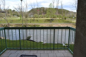 Condo, 2 Bedrooms | Property grounds
