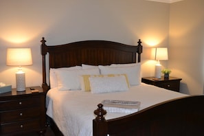 Condo, 2 Bedrooms - Smoky Mountains 107 2bd Condo With Fireplace 2 Bedroom Home by RedAwning (Pigeon Forge)