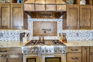 Casa, 5 quartos | Cozinha privada | Geladeira, cafeteira/chaleira, torradeira