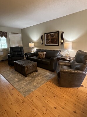 House, 2 Bedrooms | Living area