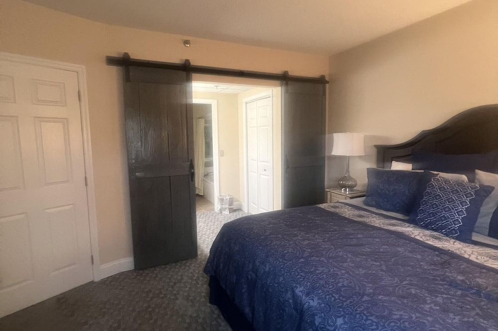 Riverside 605 2bd Condo With Mountains View Private Balcony 2 Bedroom Home by RedAwning