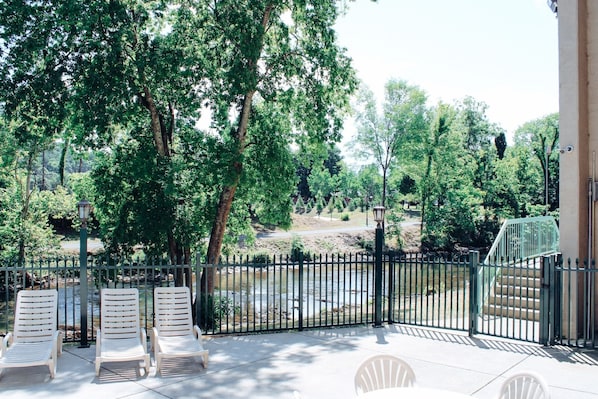 Condo, 2 Bedrooms | Property grounds