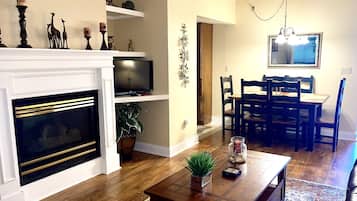 House, 2 Bedrooms | Living area