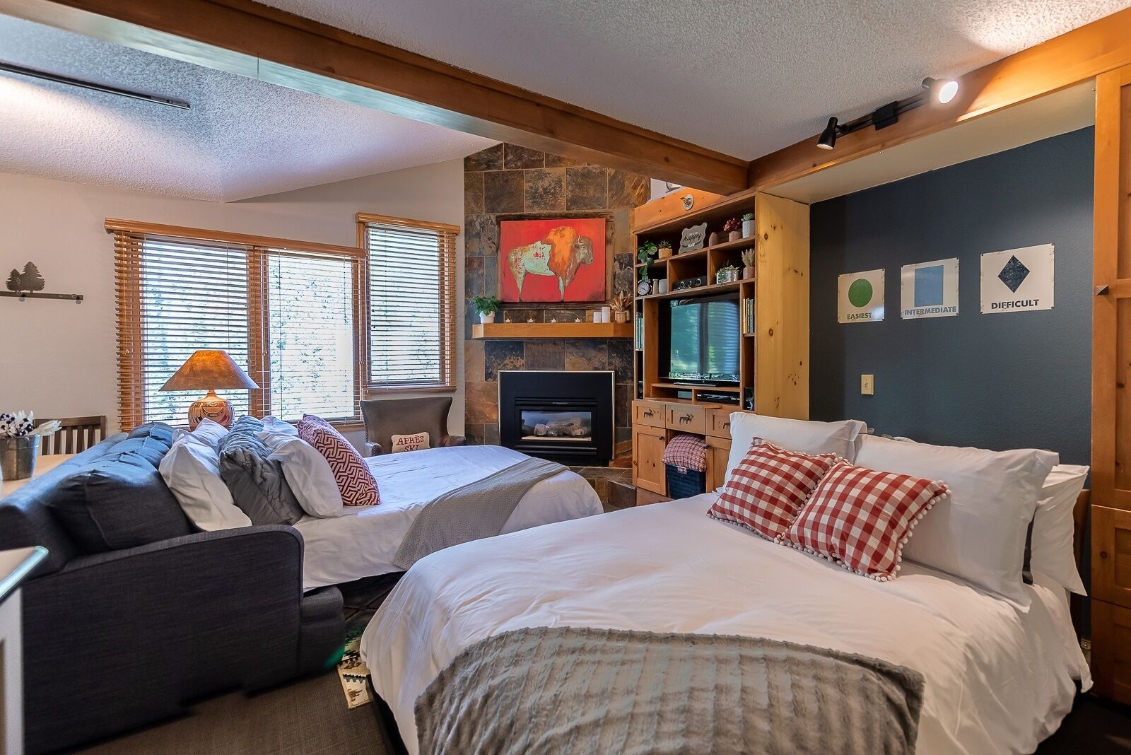 Condo, 1 Bedroom | 1 bedroom, laptop workspace, iron/ironing board, free WiFi