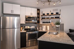 Studio | Private kitchen | Fridge, oven, coffee/tea maker, electric kettle