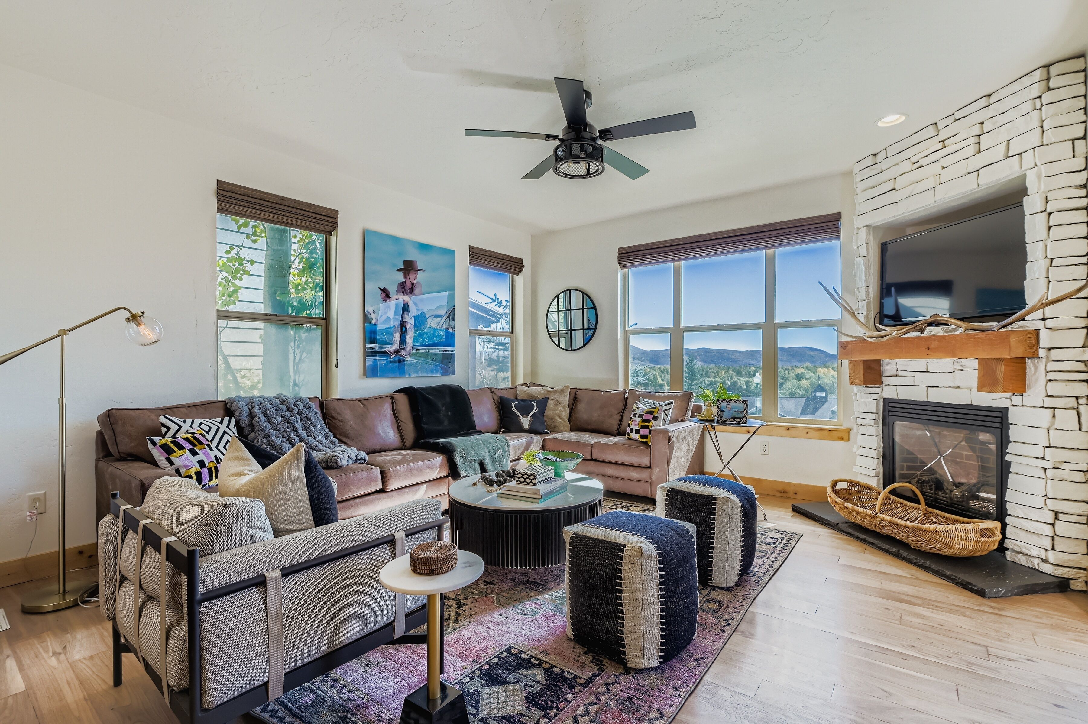 House, 5 Bedrooms | Living area | Smart TV