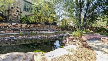 House, 5 Bedrooms | Property grounds